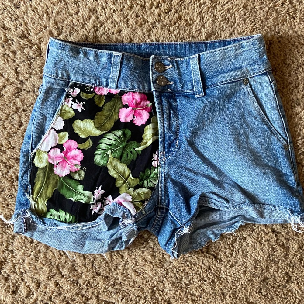 🐕2/$22 NYDJ Custom High Waisted Shorts